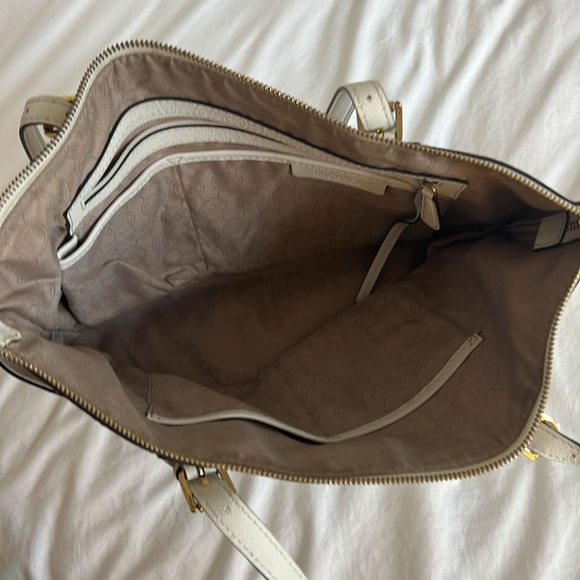 Michael Kors Jet Set Tote- White - Picture 8 of 13